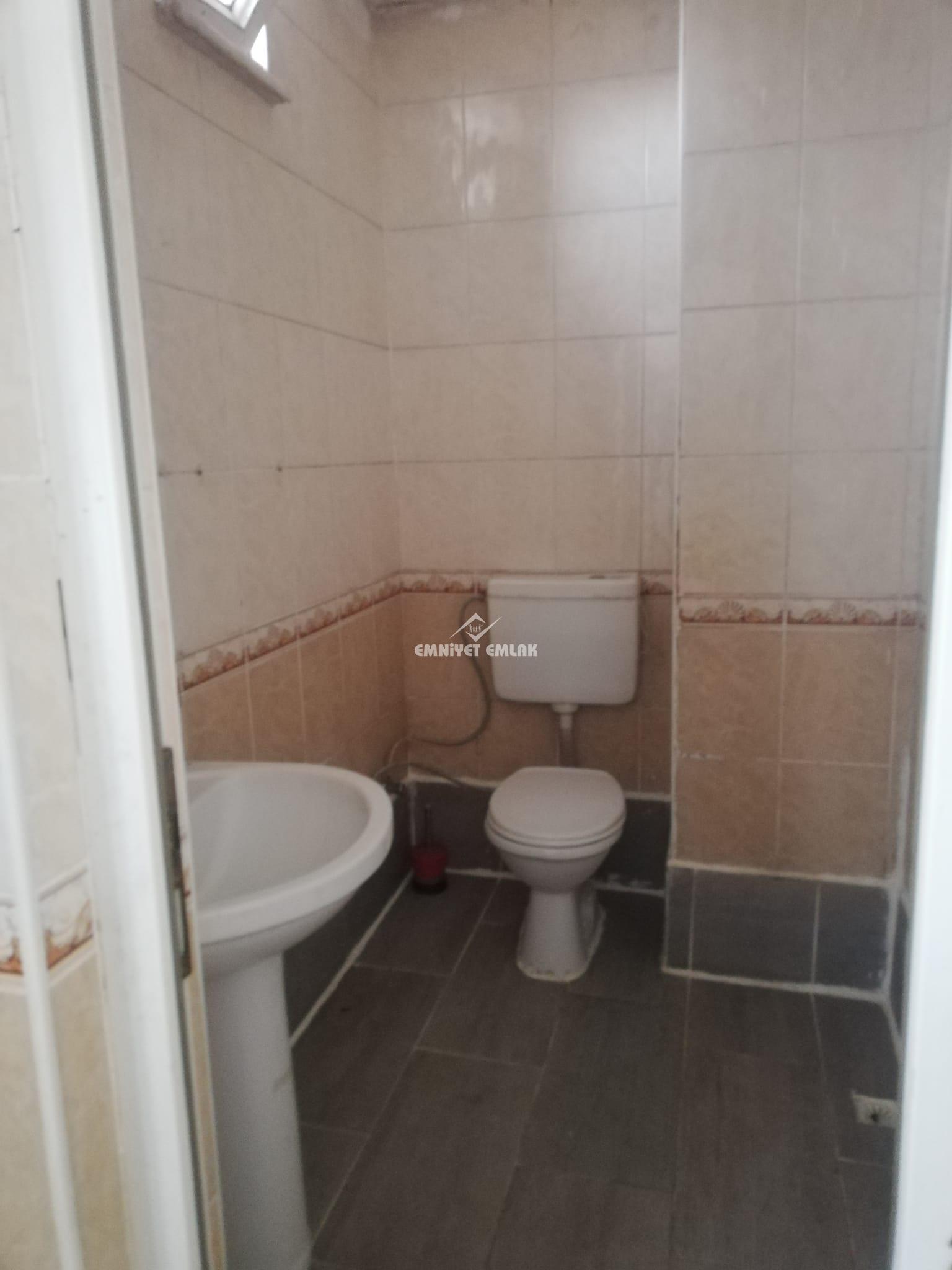 DİŞ HASTANESİ CARREFOUR KARŞISI ANAYOL KENARI 4+1 KİRALIK OFİS&DAİRE