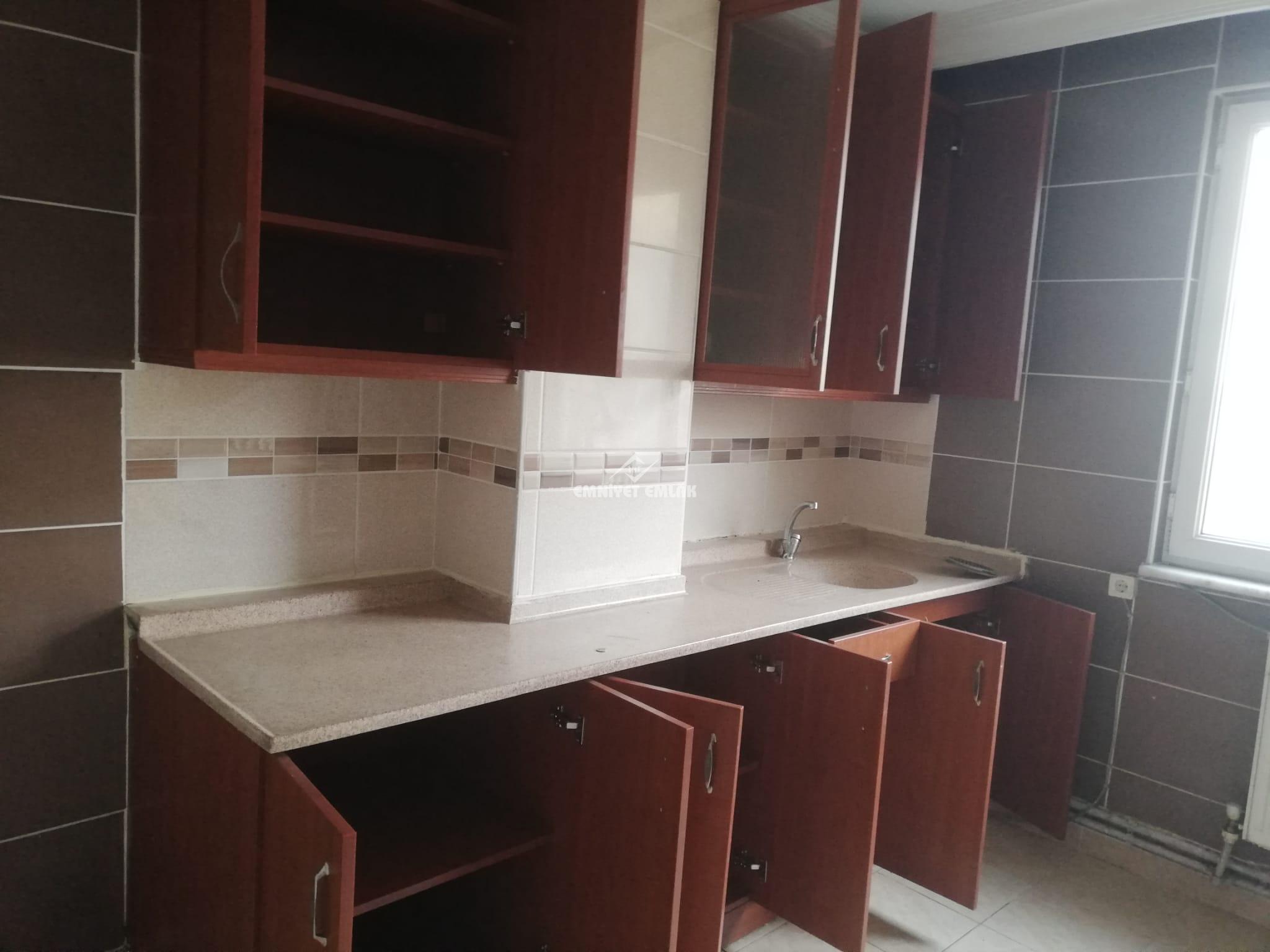 DİŞ HASTANESİ CARREFOUR KARŞISI ANAYOL KENARI 4+1 KİRALIK OFİS&DAİRE