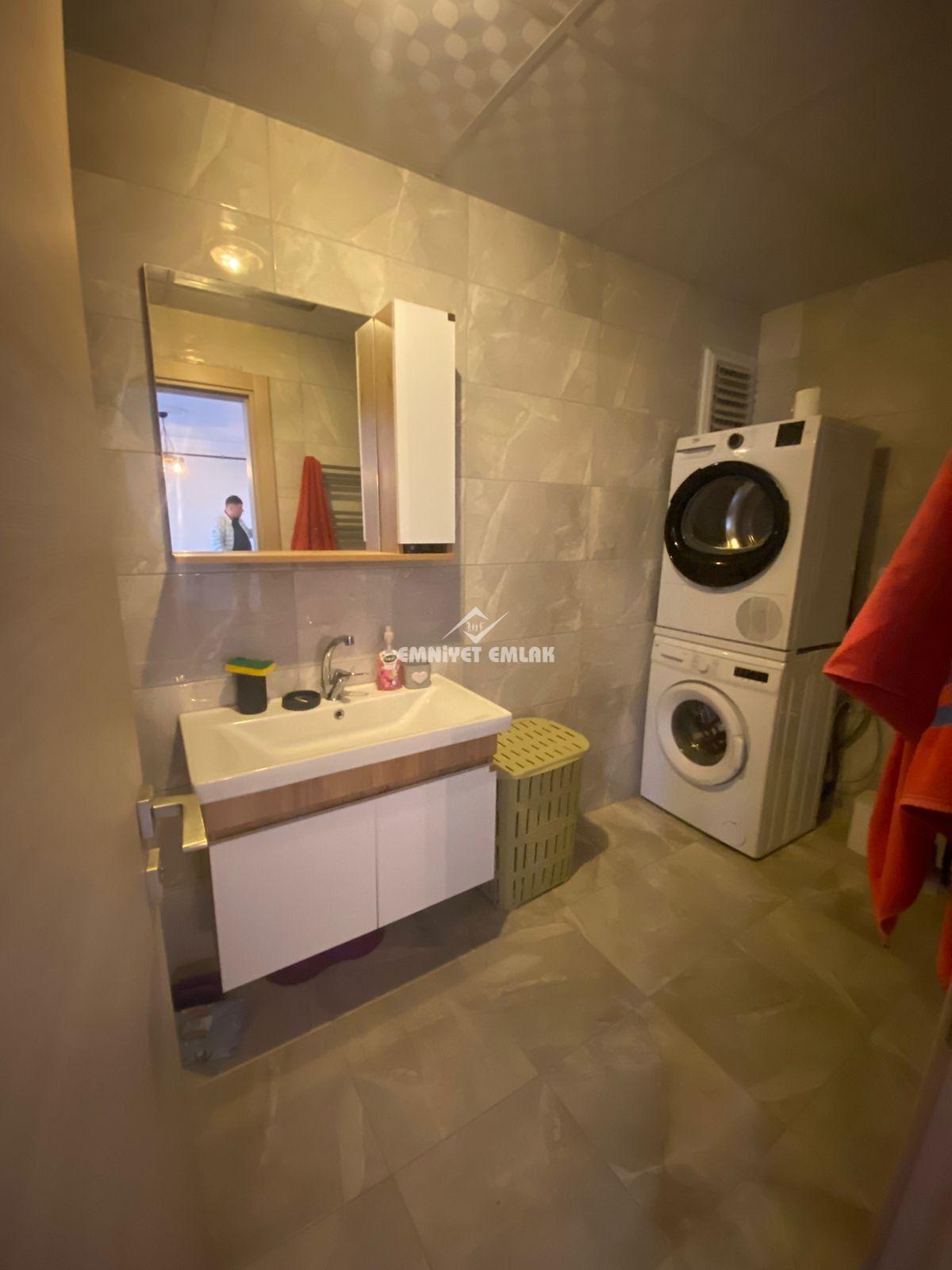 ADLİYE BÖLGESİNDE DENİZ VE DOĞA MANZARALI 1+1 EŞYALI KİRALIK DAİRE