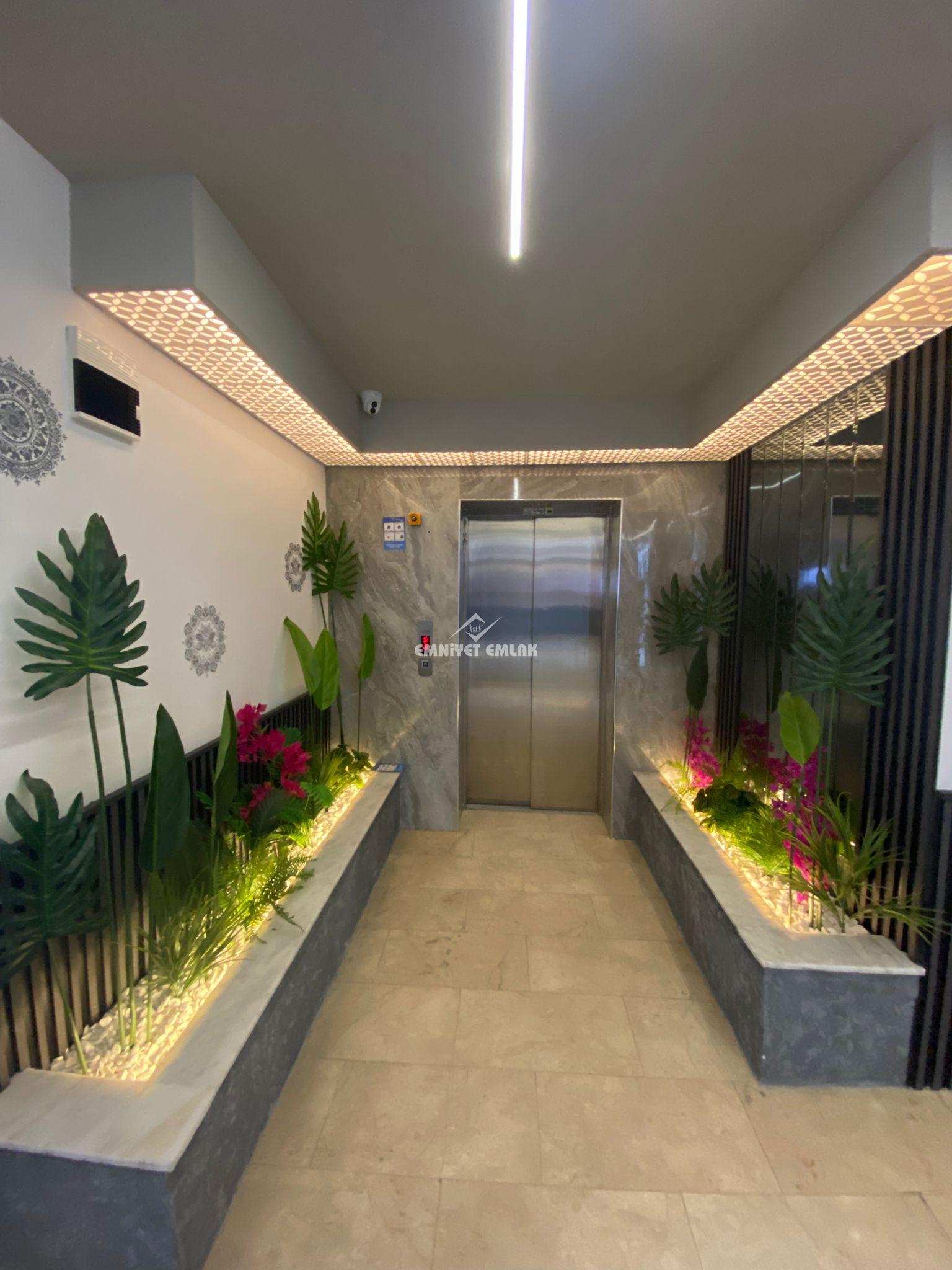 ADLİYE BÖLGESİNDE DENİZ VE DOĞA MANZARALI 1+1 EŞYALI KİRALIK DAİRE