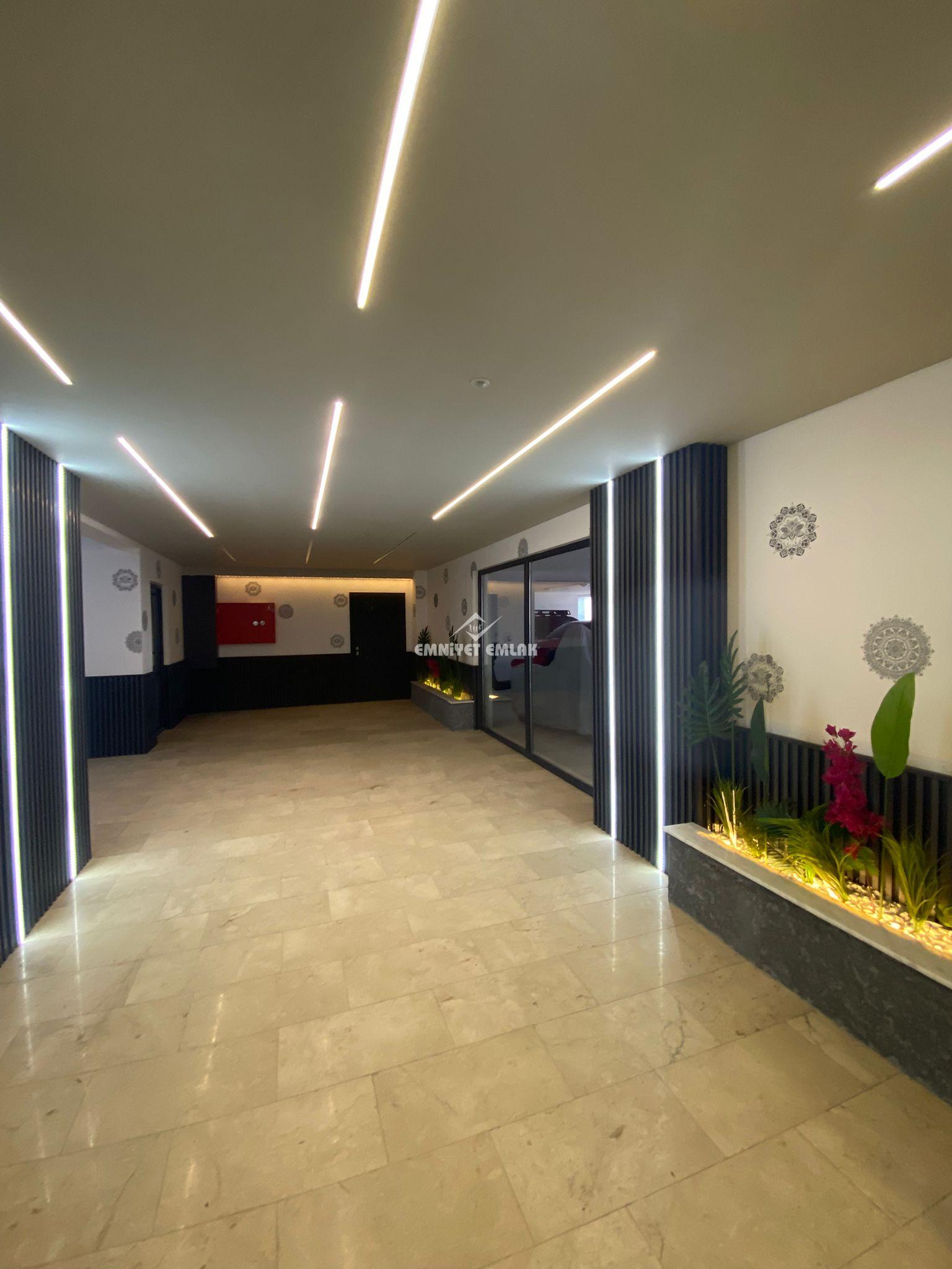 ADLİYE BÖLGESİNDE DENİZ VE DOĞA MANZARALI 1+1 EŞYALI KİRALIK DAİRE