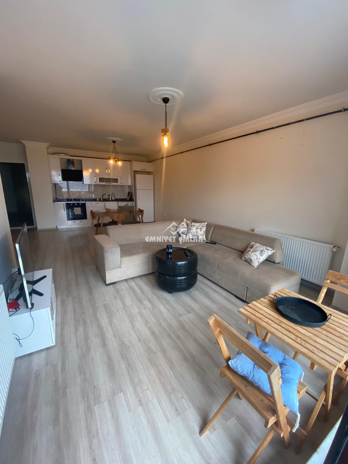 ADLİYE BÖLGESİNDE DENİZ VE DOĞA MANZARALI 1+1 EŞYALI KİRALIK DAİRE