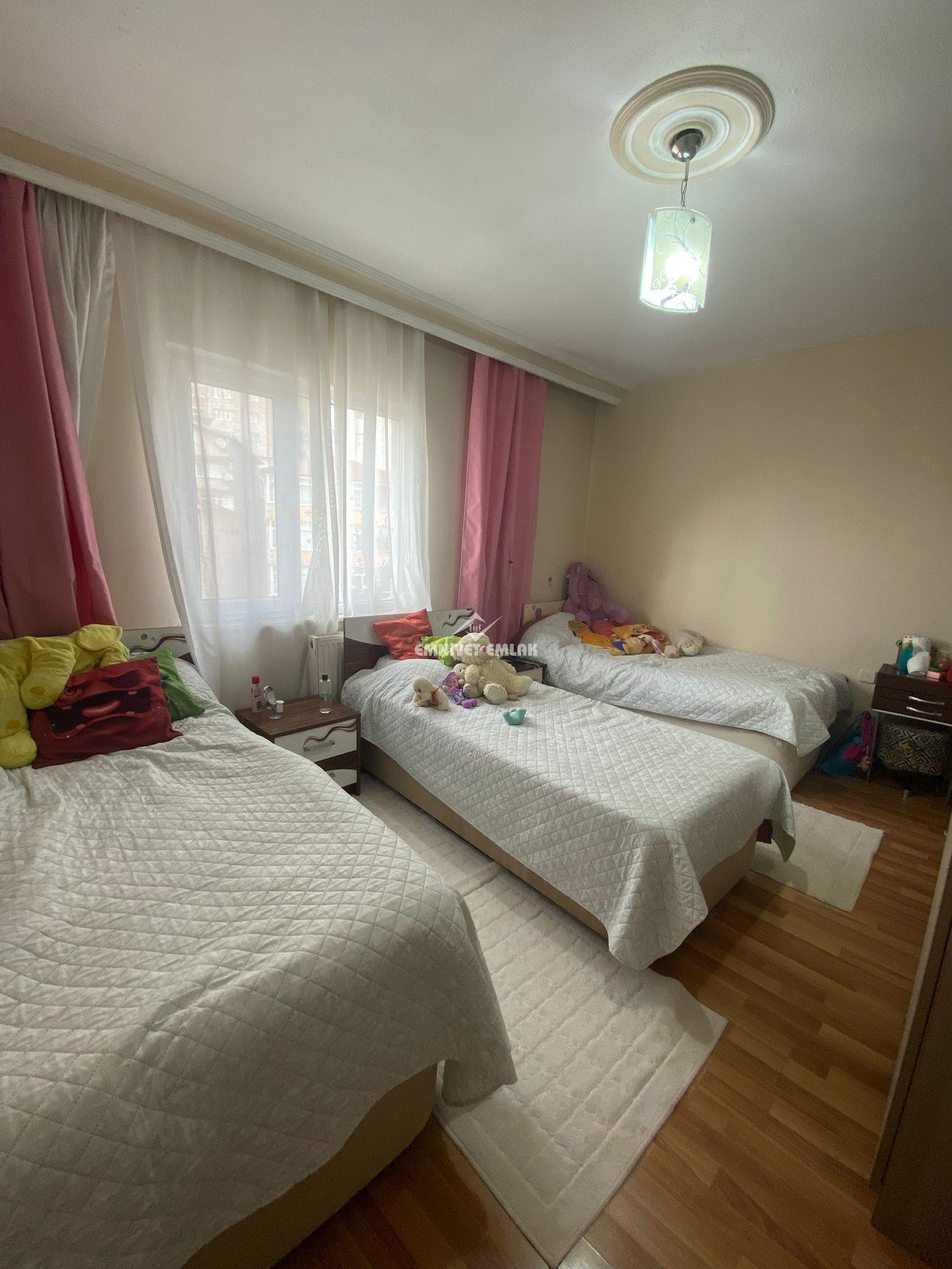 KDZ EREĞLİ BAĞLIK MH.HATİP SOKAKTA 3+1 SATILIK FIRSAT DAİRE