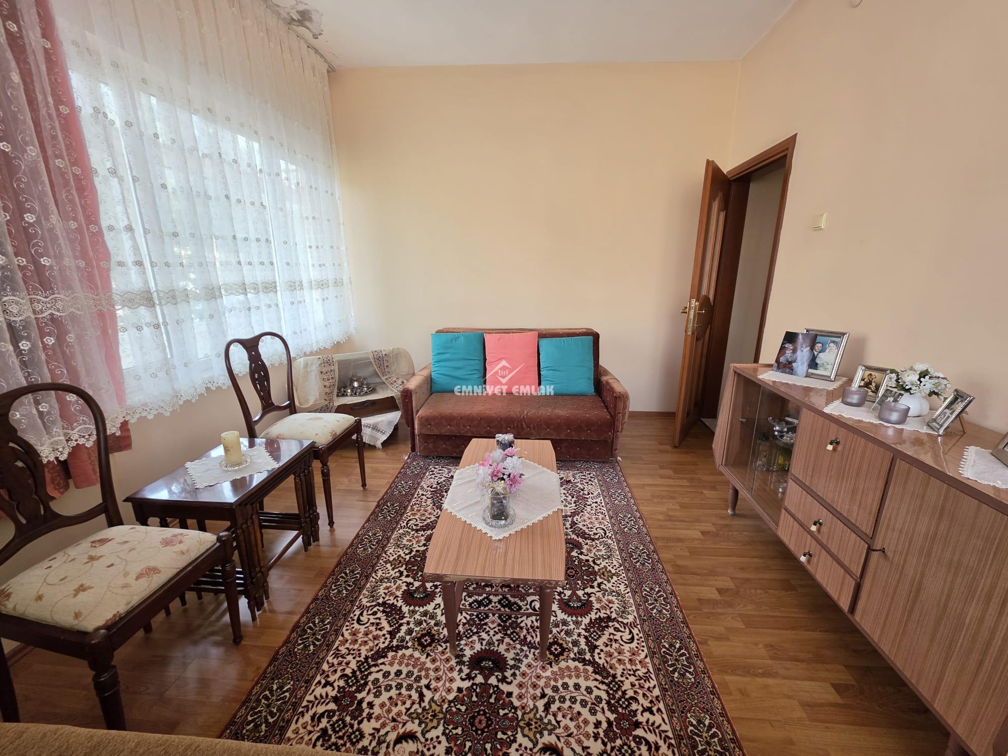 KDZ EREĞLİ  NİMET İLKÖĞRETİM OKULU MEVKİİ KANDİLLİ LOJMANLARINDA 2+1 SATILIK DAİRE