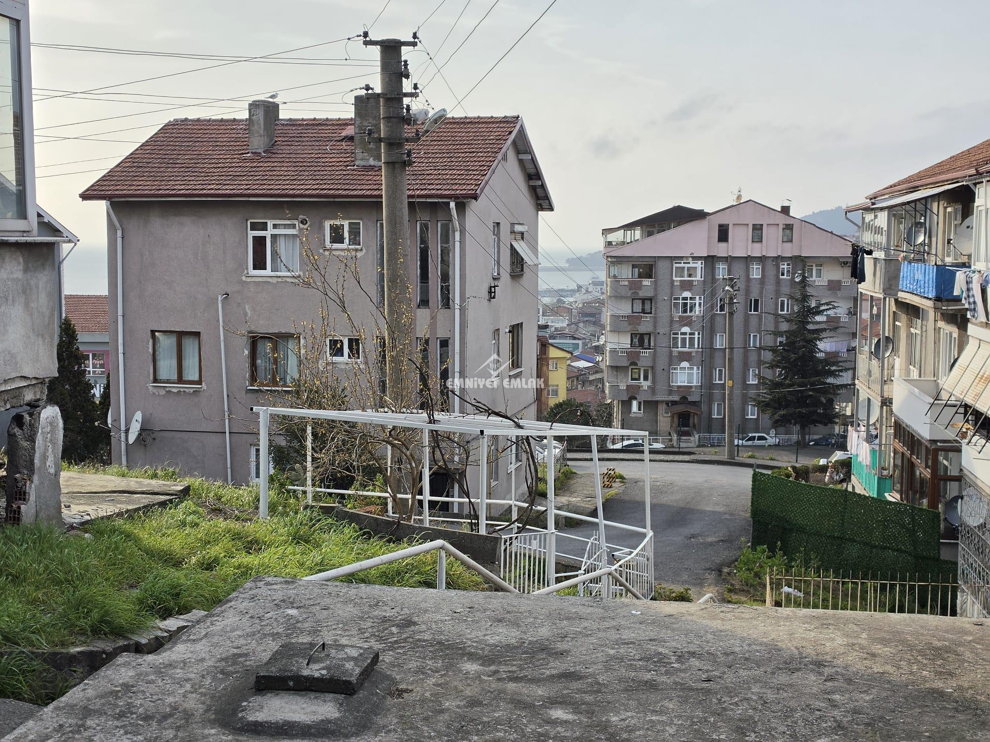KDZ EREĞLİ  NİMET İLKÖĞRETİM OKULU MEVKİİ KANDİLLİ LOJMANLARINDA 2+1 SATILIK DAİRE