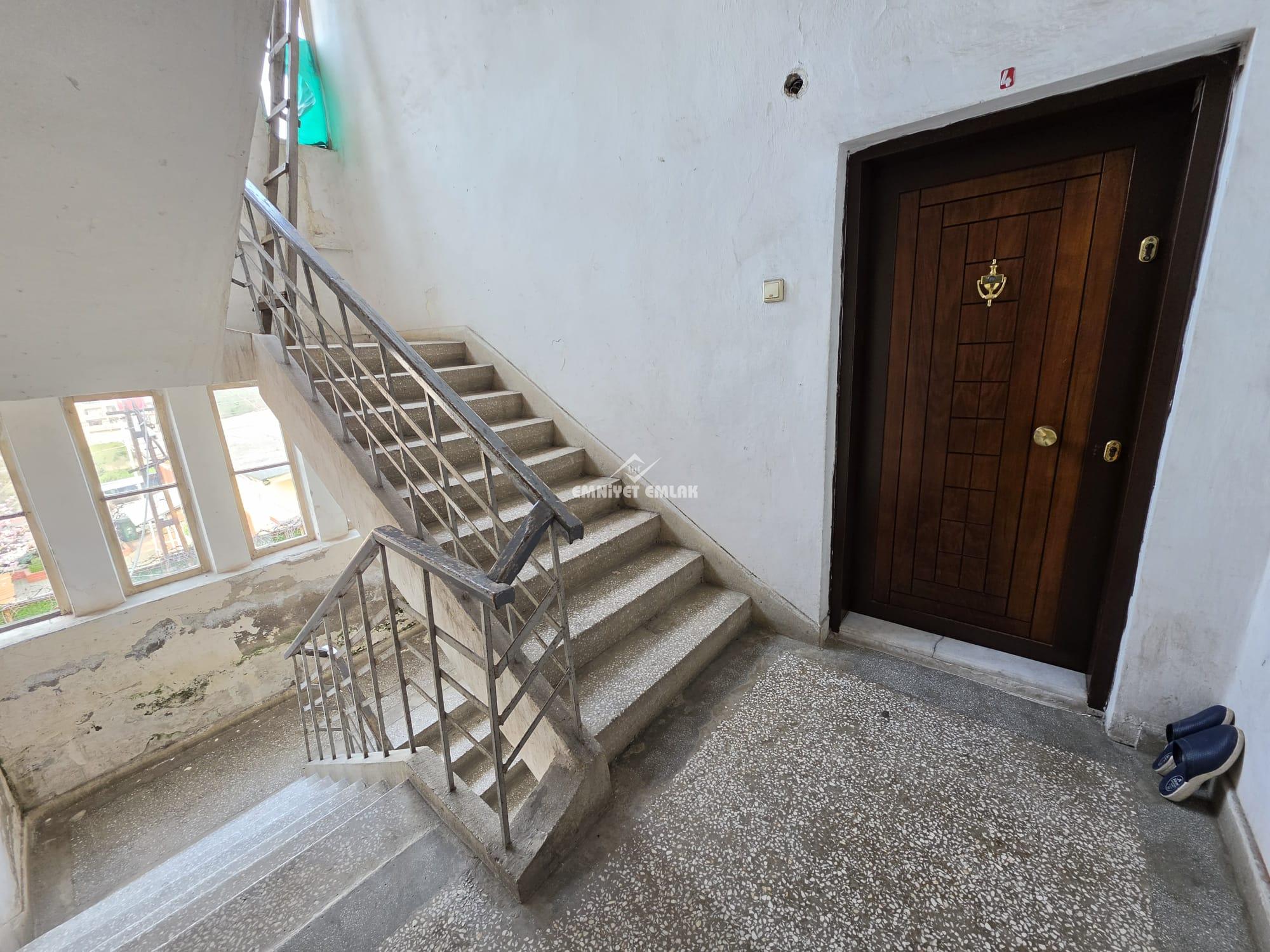 KDZ EREĞLİ  NİMET İLKÖĞRETİM OKULU MEVKİİ KANDİLLİ LOJMANLARINDA 2+1 SATILIK DAİRE
