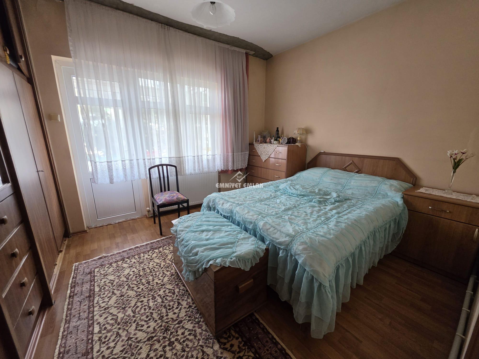KDZ EREĞLİ  NİMET İLKÖĞRETİM OKULU MEVKİİ KANDİLLİ LOJMANLARINDA 2+1 SATILIK DAİRE