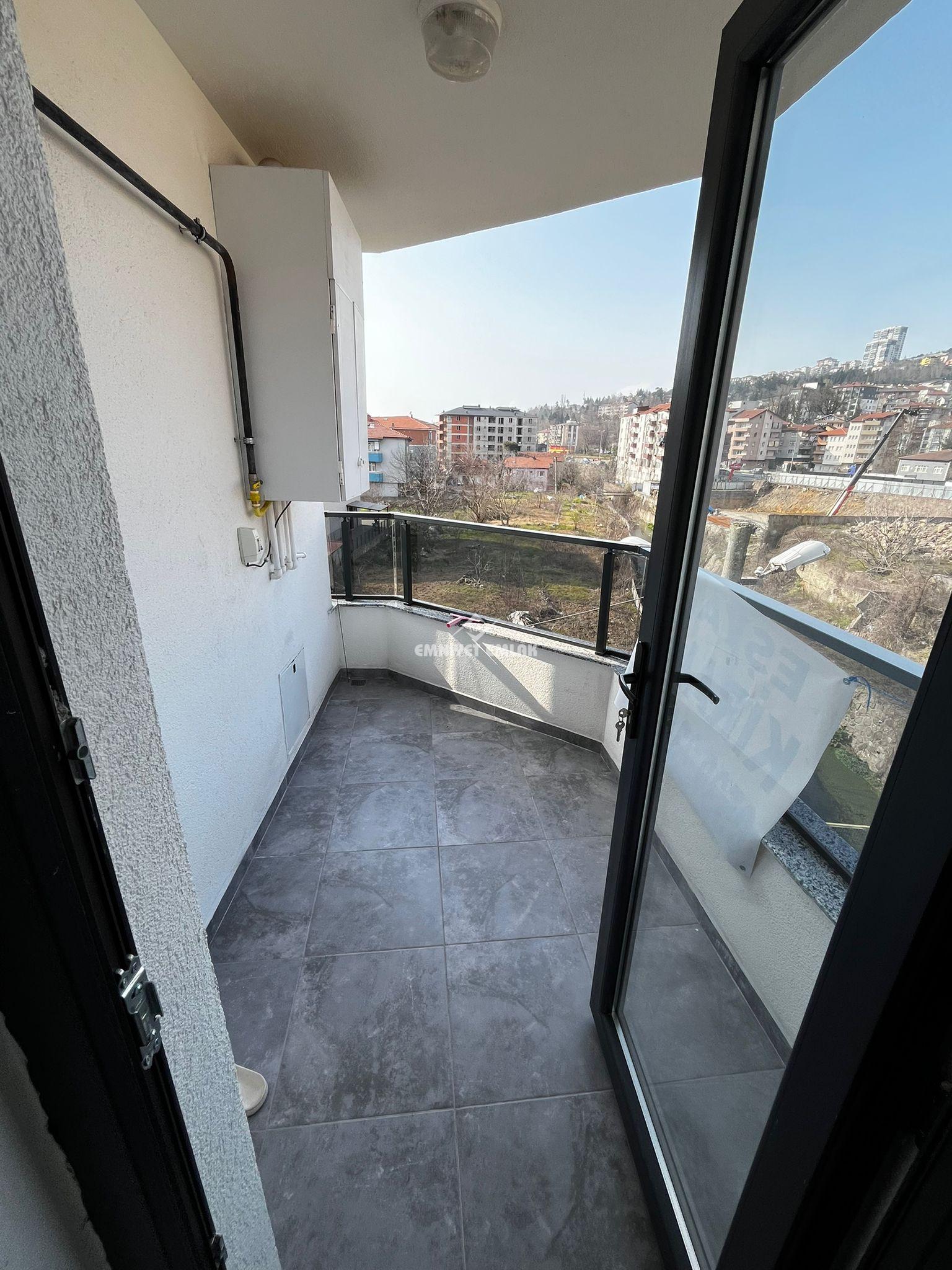 KEPEZ ANAYOL KENARI İMAM HATİP LİSESİ YANI EŞYALI KİRALIK 1+1