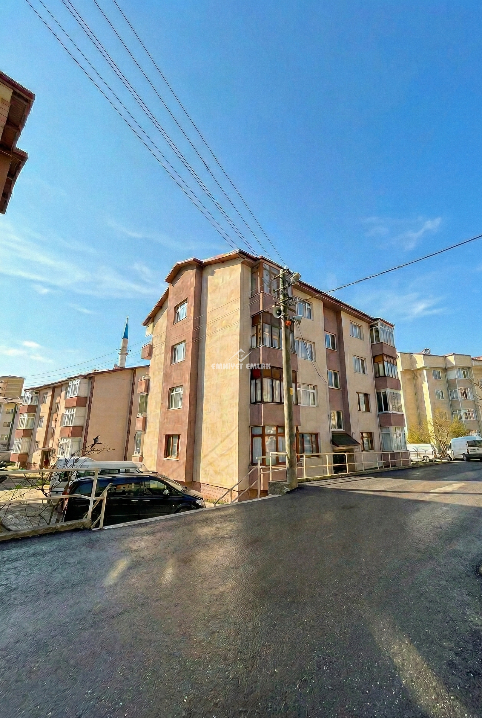 Carrefour Karşısı, Diş Hastanesi Yakını 3+1 Satılık Daire