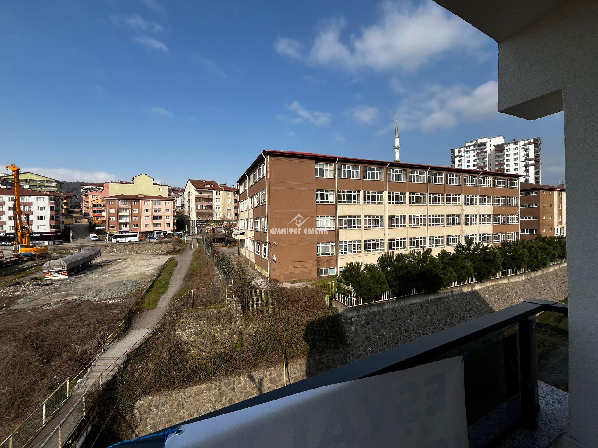 KEPEZ ANAYOL KENARI İMAM HATİP LİSESİ YANI EŞYALI KİRALIK 1+1