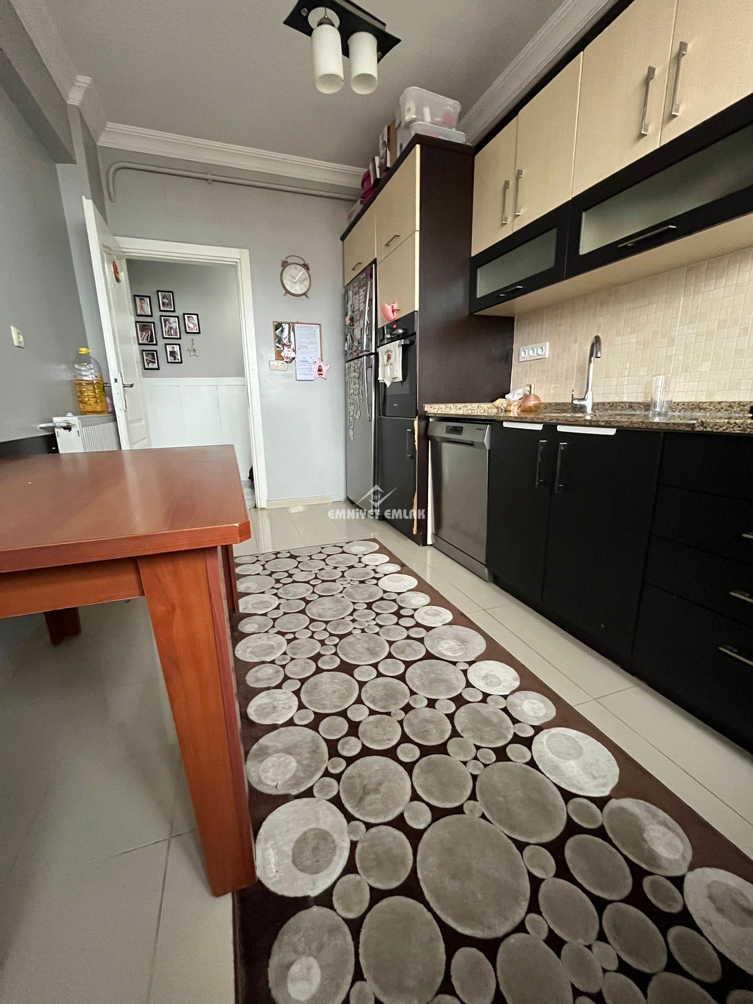 Carrefour Karşısı, Diş Hastanesi Yakını 3+1 Satılık Daire