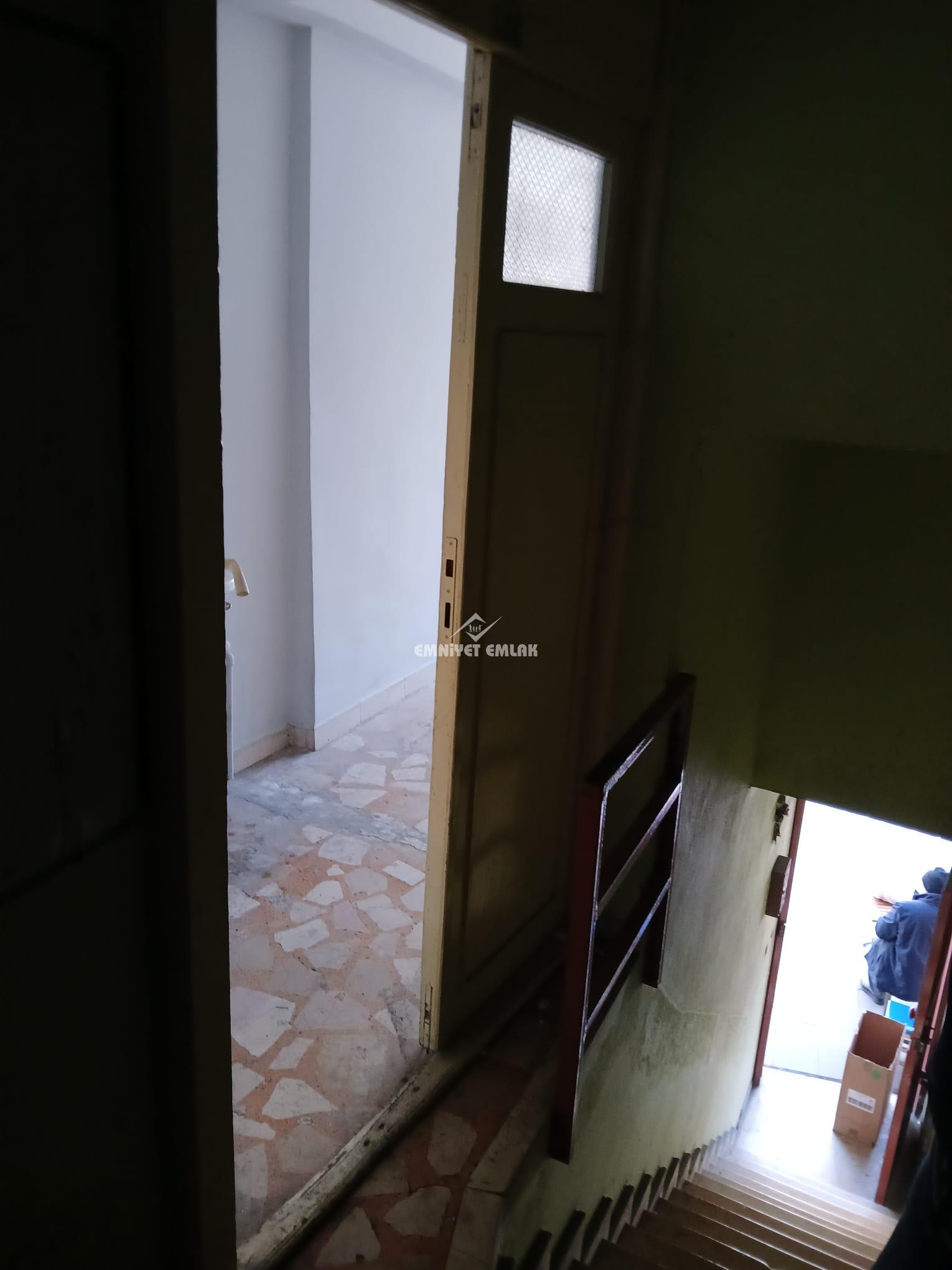 ÇARŞI MERKEZDE 18 METREKARE OFİS