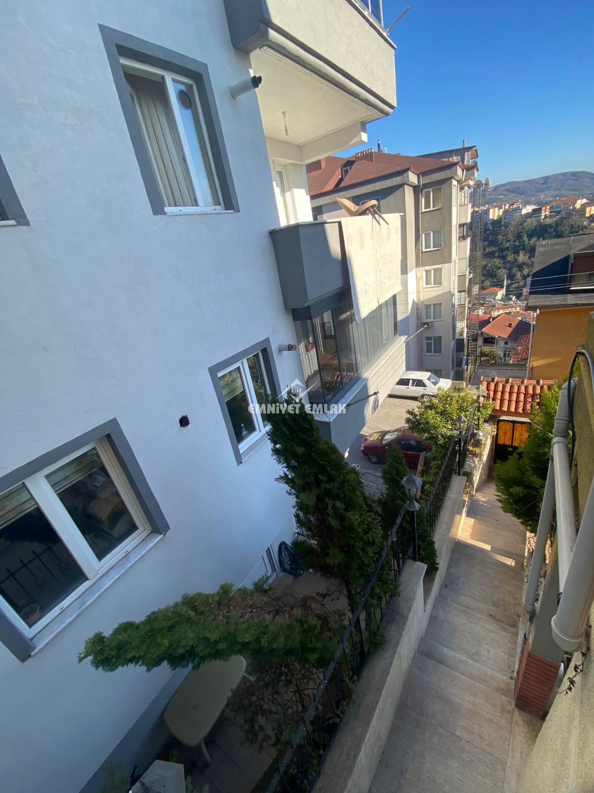 KDZ. Ereğli Akarca Mahallesi Dış Çeşme Mevkiinde Merkezi Konumda 3+1 Kiralık Daire