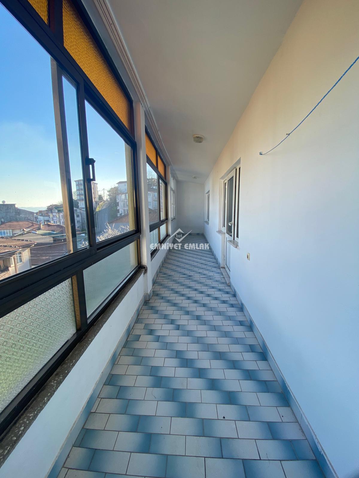 KDZ. Ereğli Akarca Mahallesi Dış Çeşme Mevkiinde Merkezi Konumda 3+1 Kiralık Daire