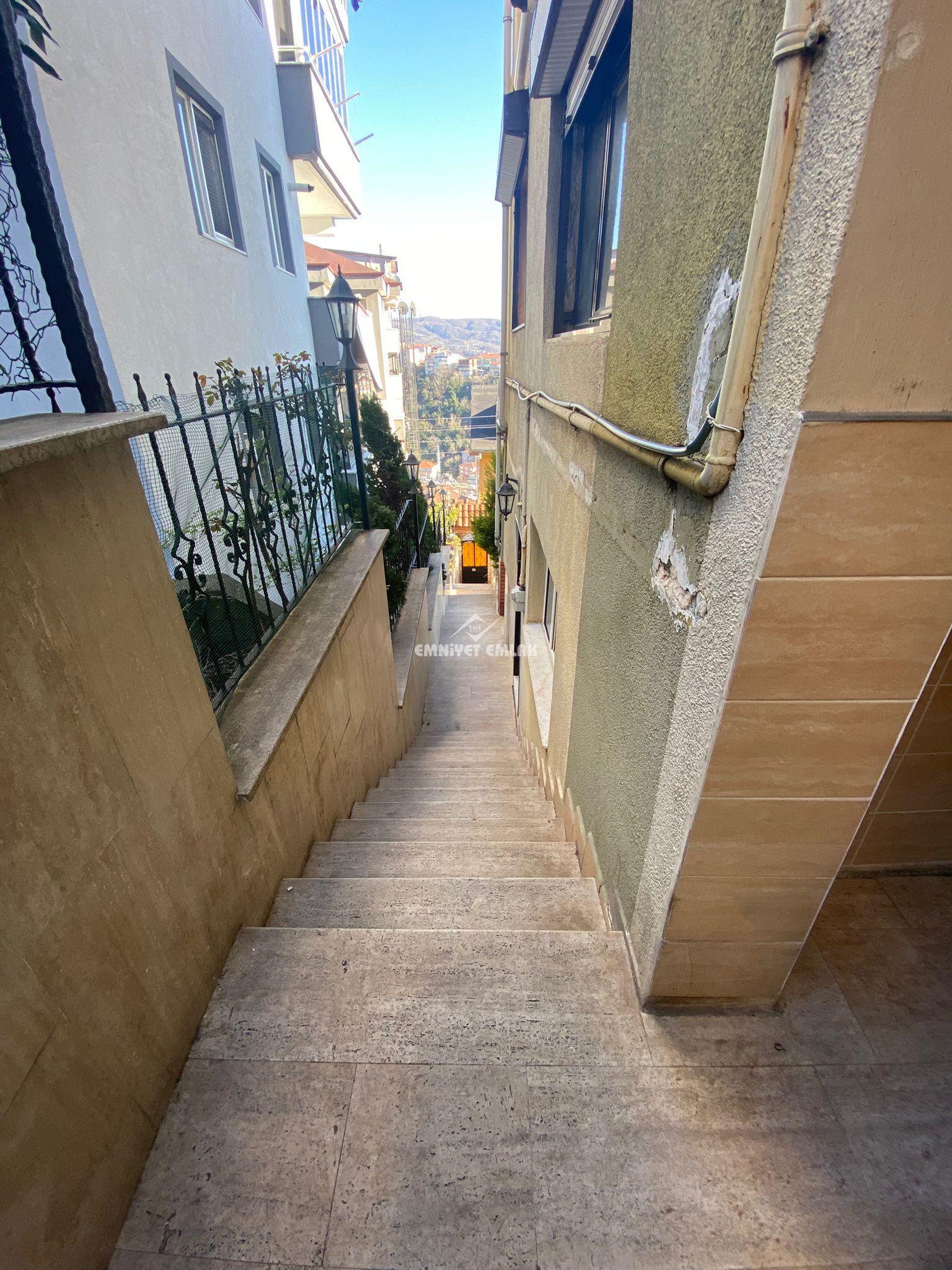 KDZ. Ereğli Akarca Mahallesi Dış Çeşme Mevkiinde Merkezi Konumda 3+1 Kiralık Daire