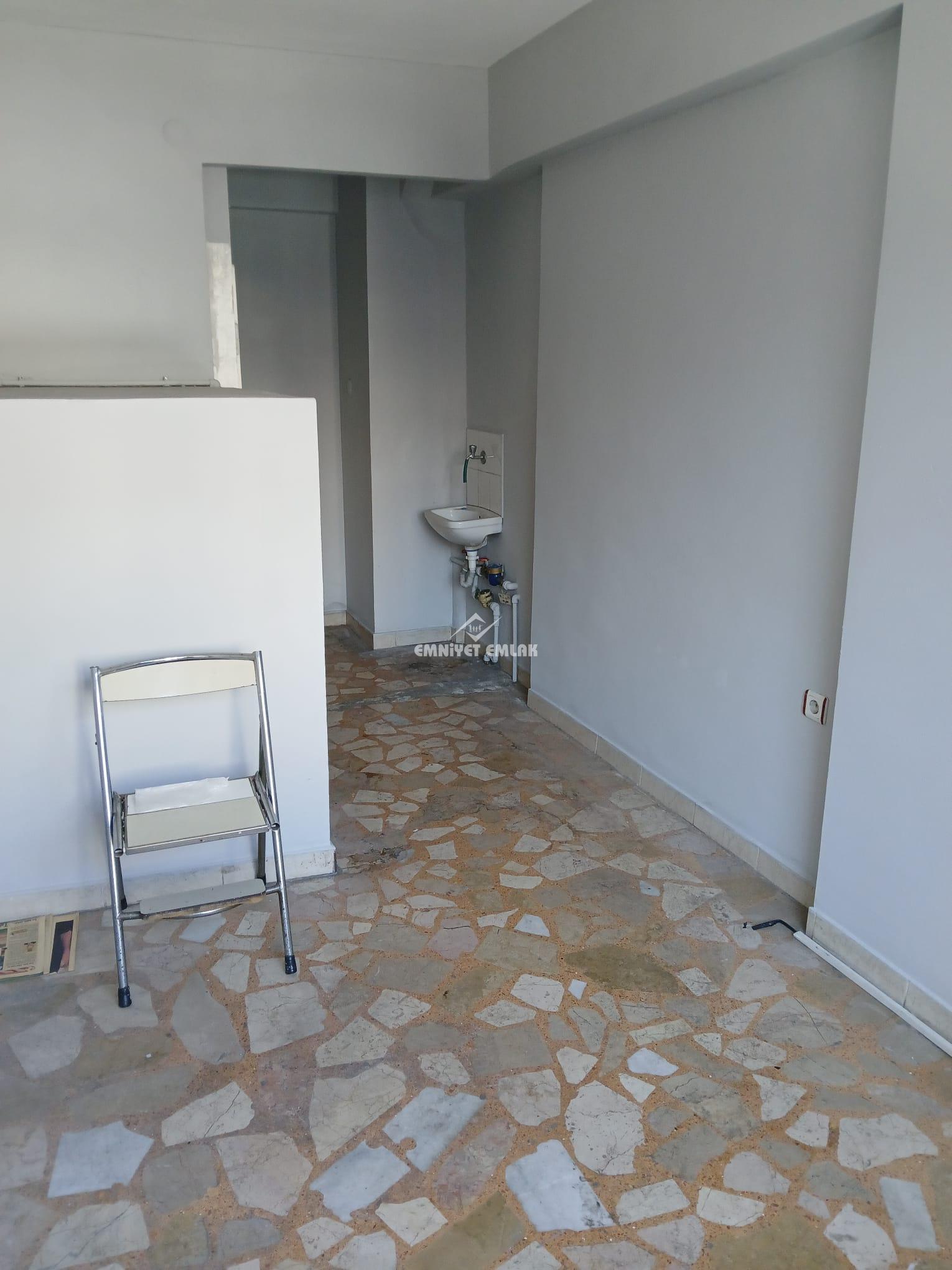 ÇARŞI MERKEZDE 18 METREKARE OFİS