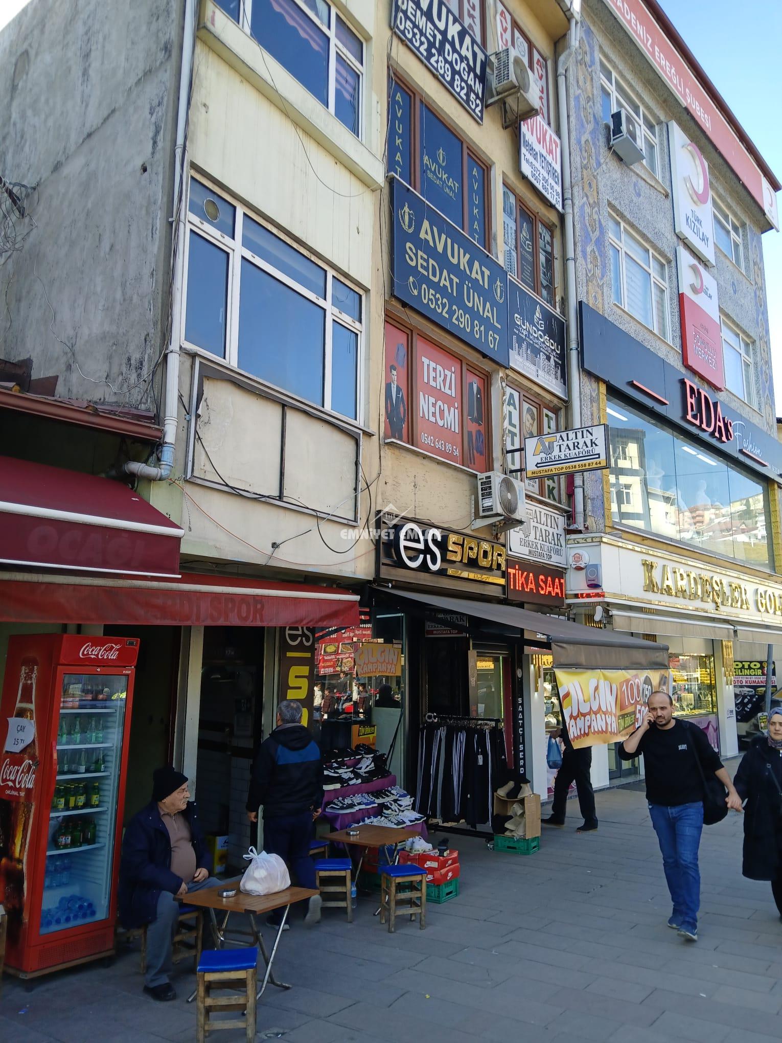 ÇARŞI MERKEZDE 18 METREKARE OFİS