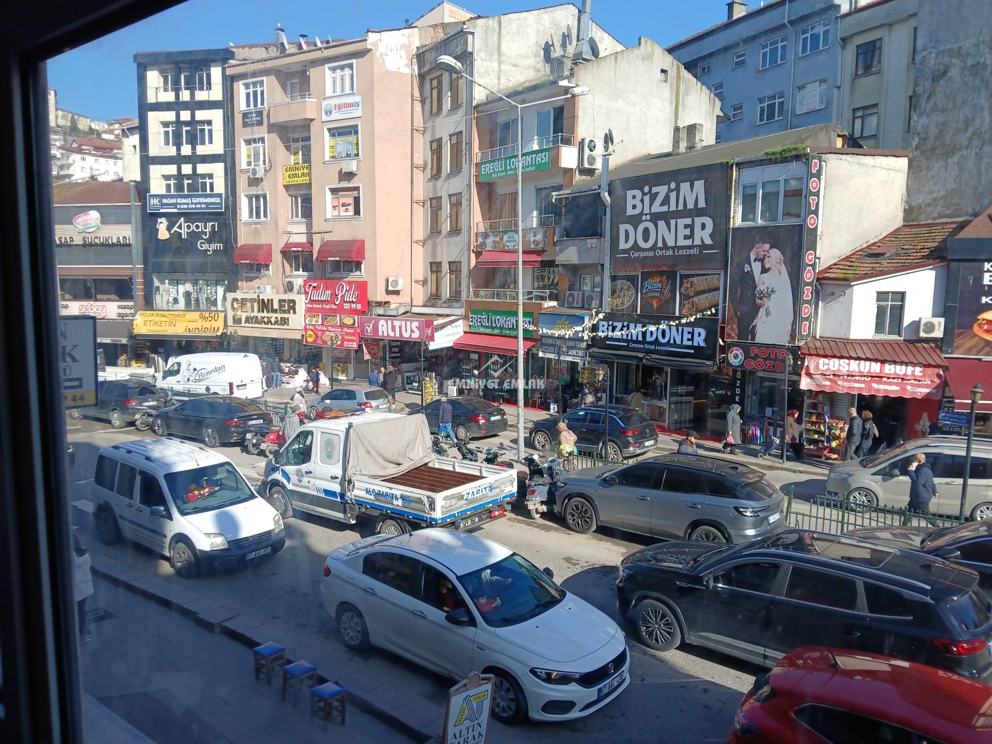 ÇARŞI MERKEZDE 18 METREKARE OFİS