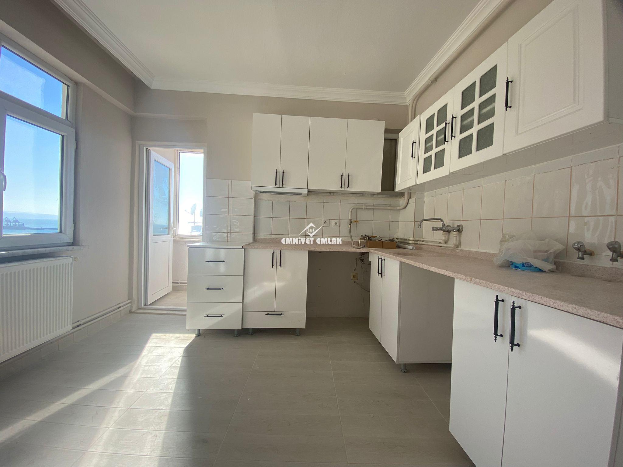 Kirmanlı’da Deniz Manzaralı, Merkezi Konumda 3+1 Kiralık Daire