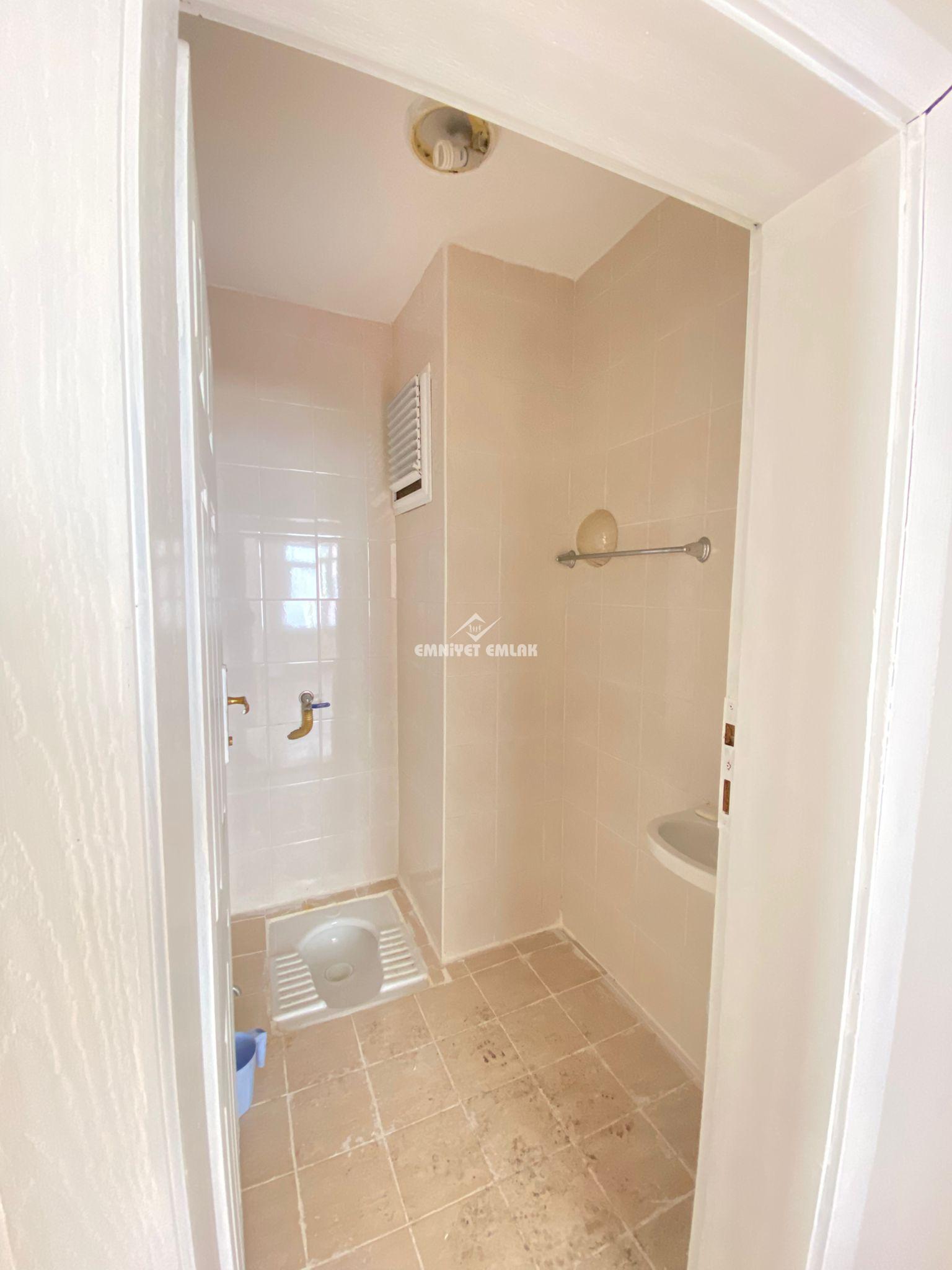 EREĞLİ AKARCA MAHALLESİ ÇARŞI MERKEZİ KONUMDA KİRALIK 3+1 DAİRE