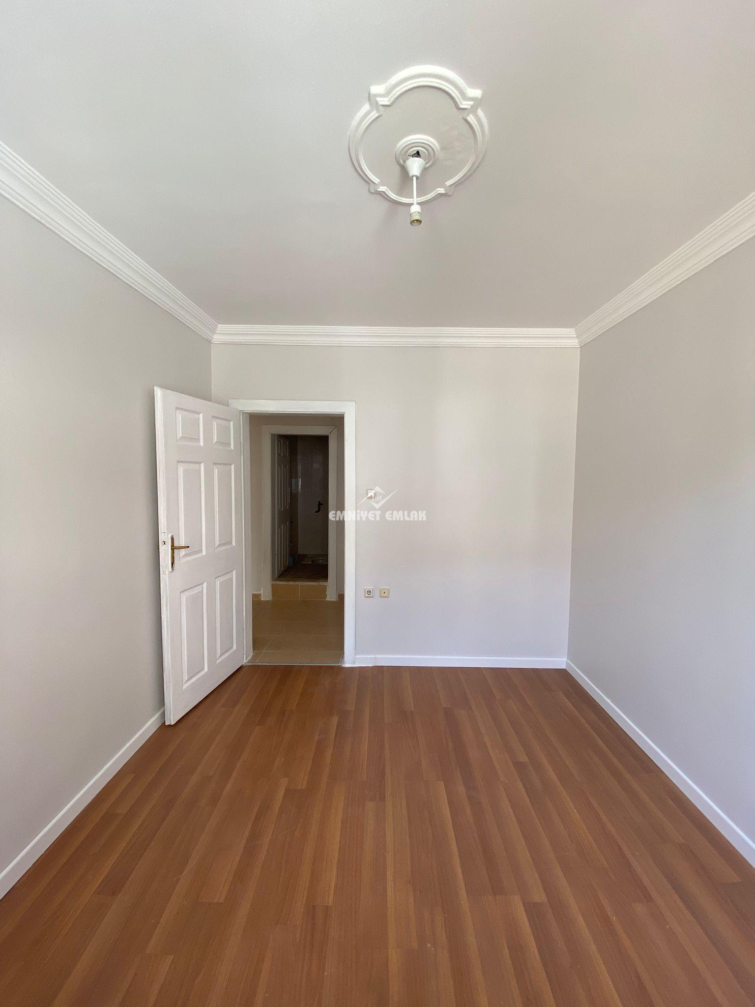 EREĞLİ AKARCA MAHALLESİ ÇARŞI MERKEZİ KONUMDA KİRALIK 3+1 DAİRE