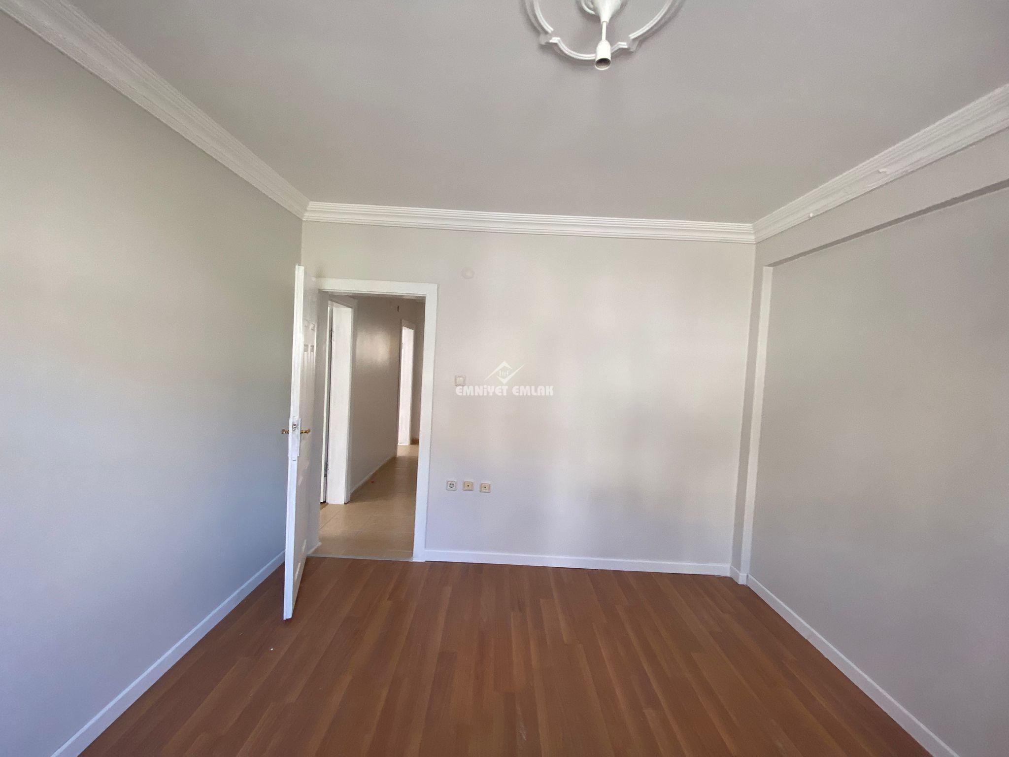 EREĞLİ AKARCA MAHALLESİ ÇARŞI MERKEZİ KONUMDA KİRALIK 3+1 DAİRE