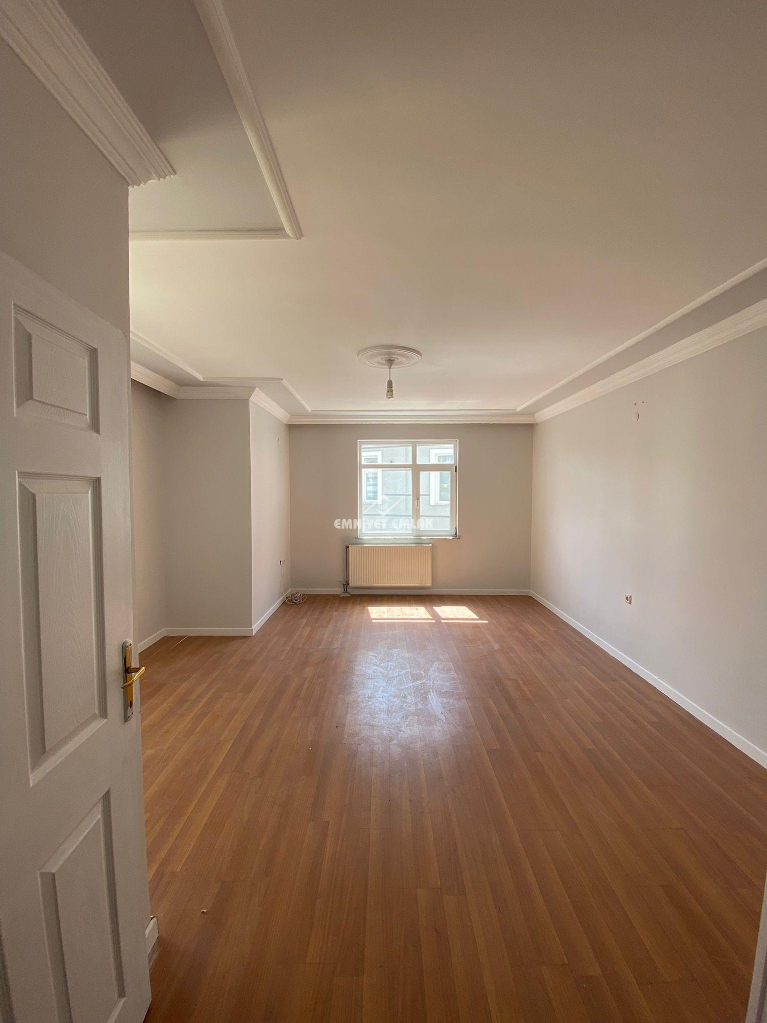 EREĞLİ AKARCA MAHALLESİ ÇARŞI MERKEZİ KONUMDA KİRALIK 3+1 DAİRE