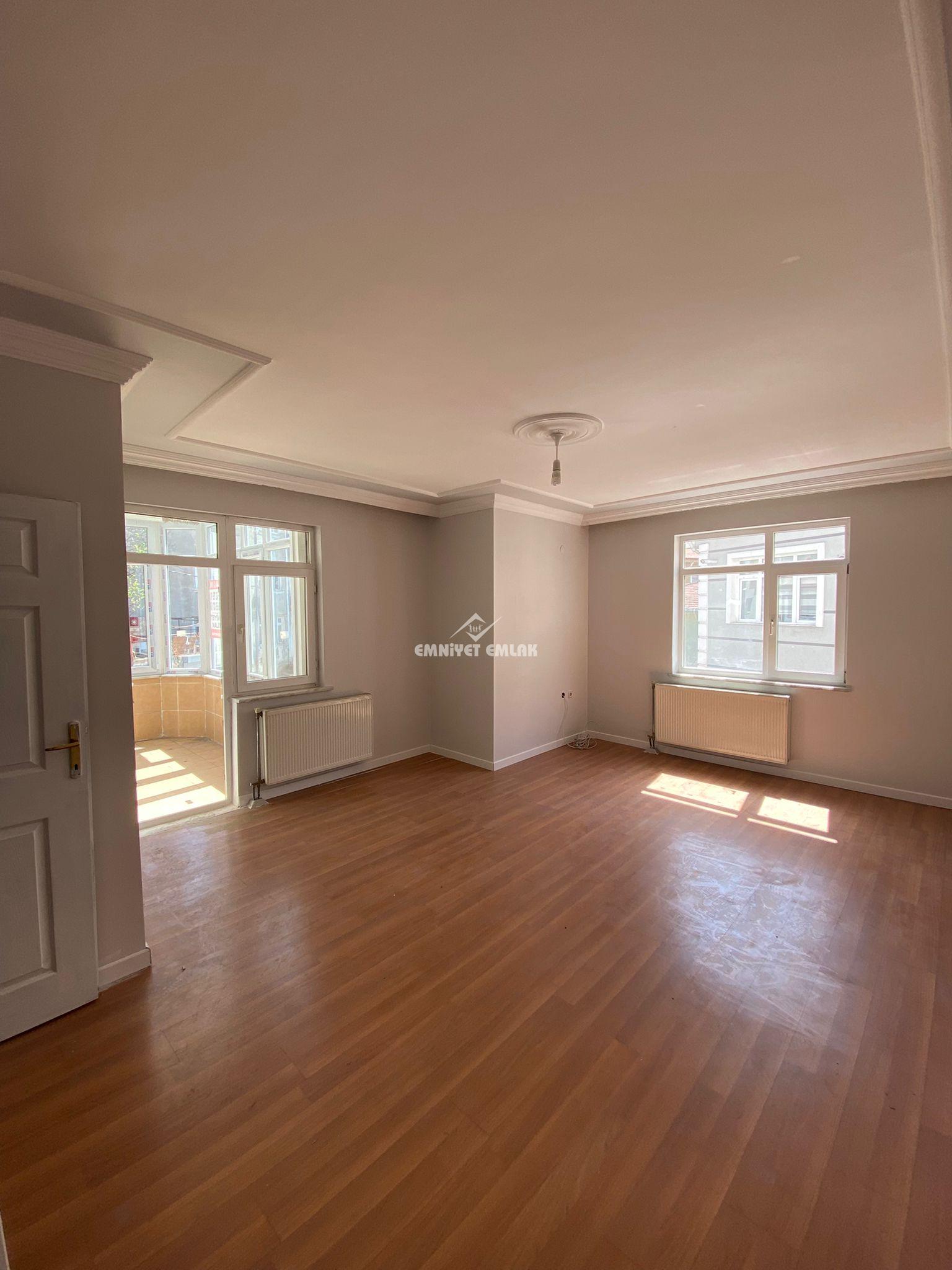 EREĞLİ AKARCA MAHALLESİ ÇARŞI MERKEZİ KONUMDA KİRALIK 3+1 DAİRE