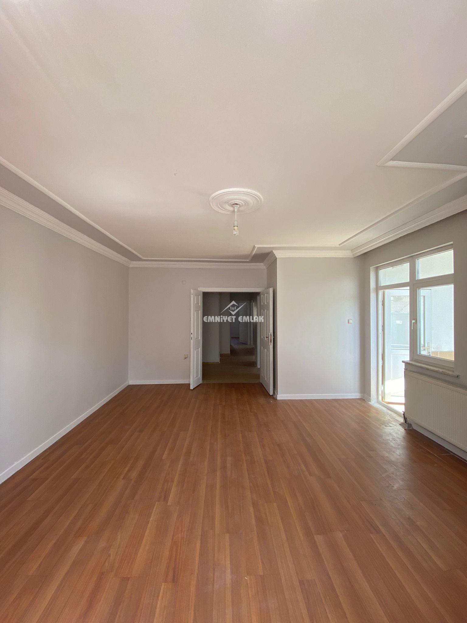 EREĞLİ AKARCA MAHALLESİ ÇARŞI MERKEZİ KONUMDA KİRALIK 3+1 DAİRE