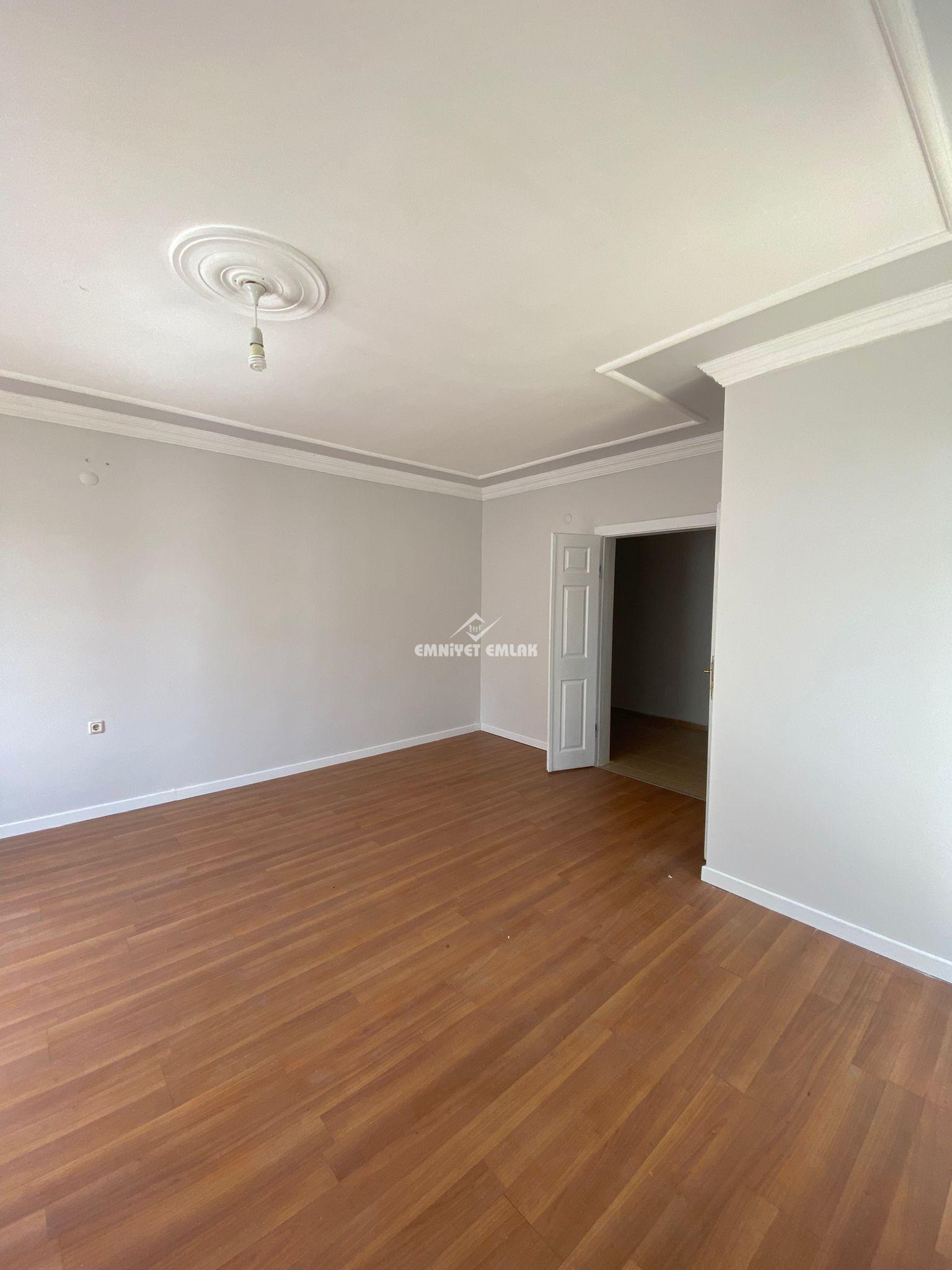 EREĞLİ AKARCA MAHALLESİ ÇARŞI MERKEZİ KONUMDA KİRALIK 3+1 DAİRE