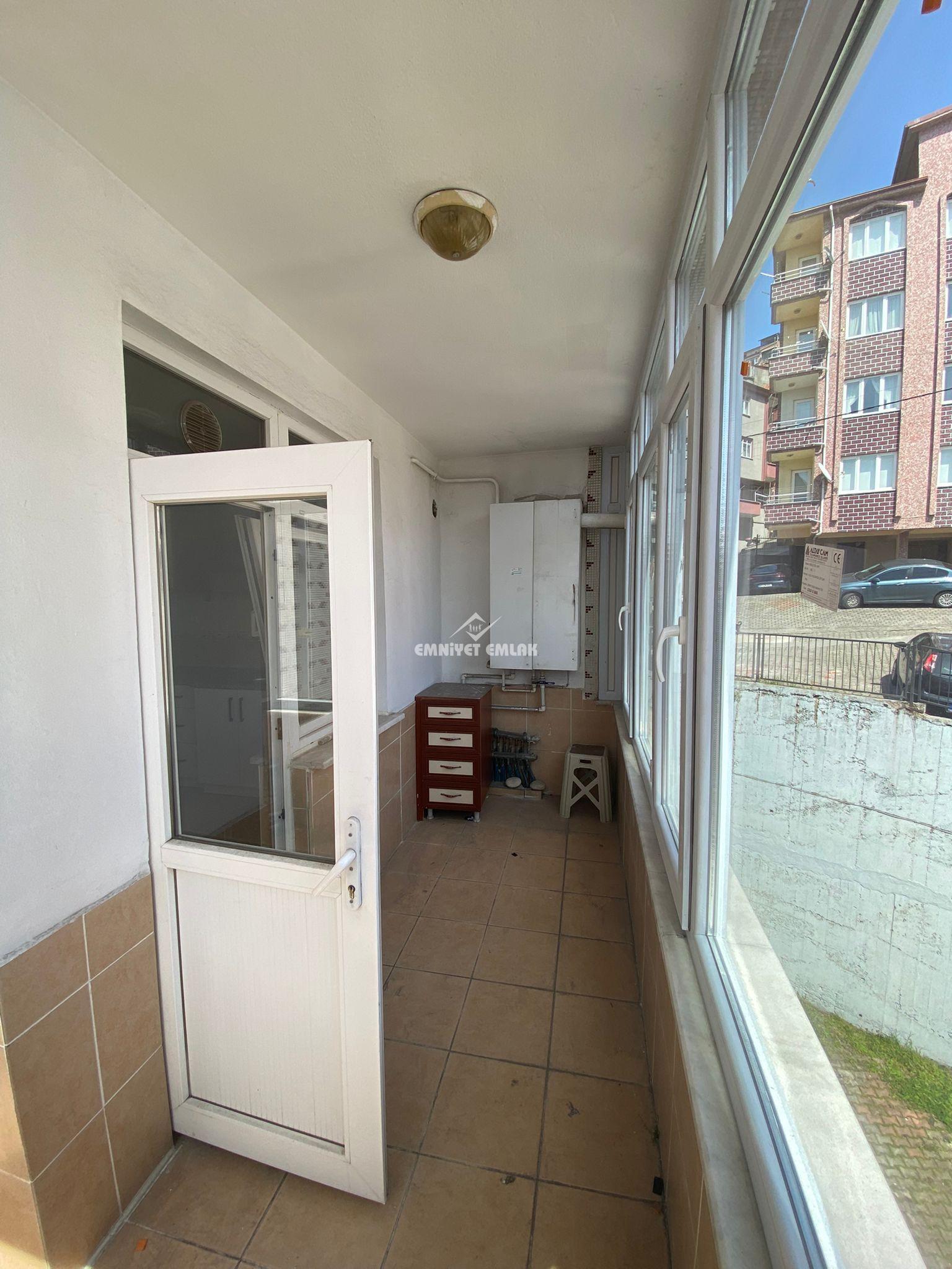 EREĞLİ AKARCA MAHALLESİ ÇARŞI MERKEZİ KONUMDA KİRALIK 3+1 DAİRE