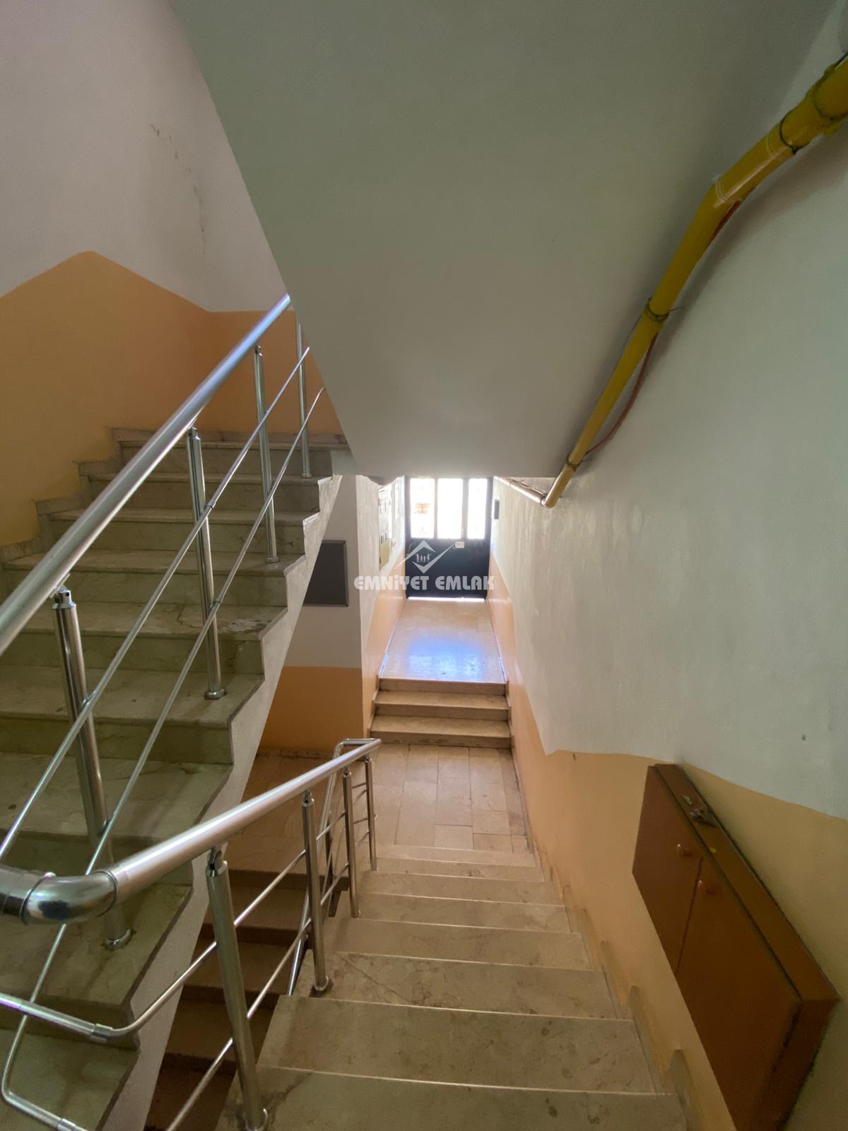 EREĞLİ AKARCA MAHALLESİ ÇARŞI MERKEZİ KONUMDA KİRALIK 3+1 DAİRE