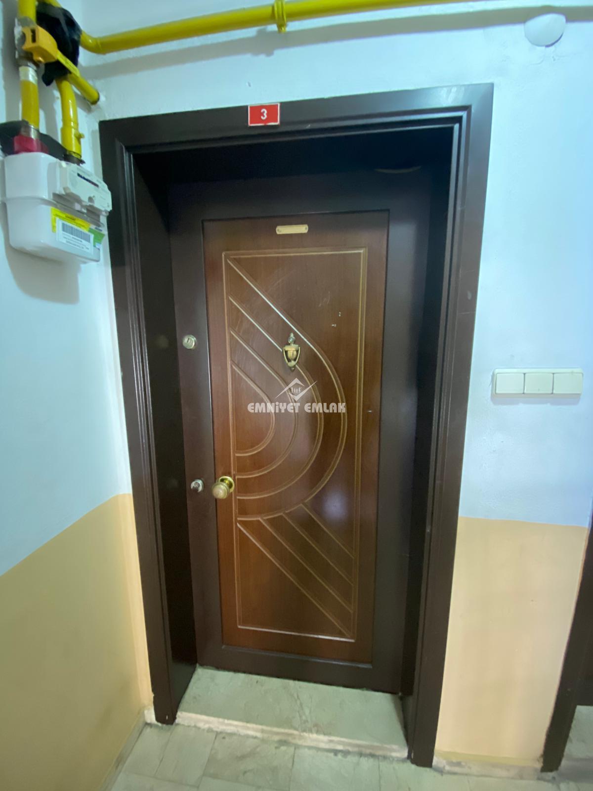 EREĞLİ AKARCA MAHALLESİ ÇARŞI MERKEZİ KONUMDA KİRALIK 3+1 DAİRE