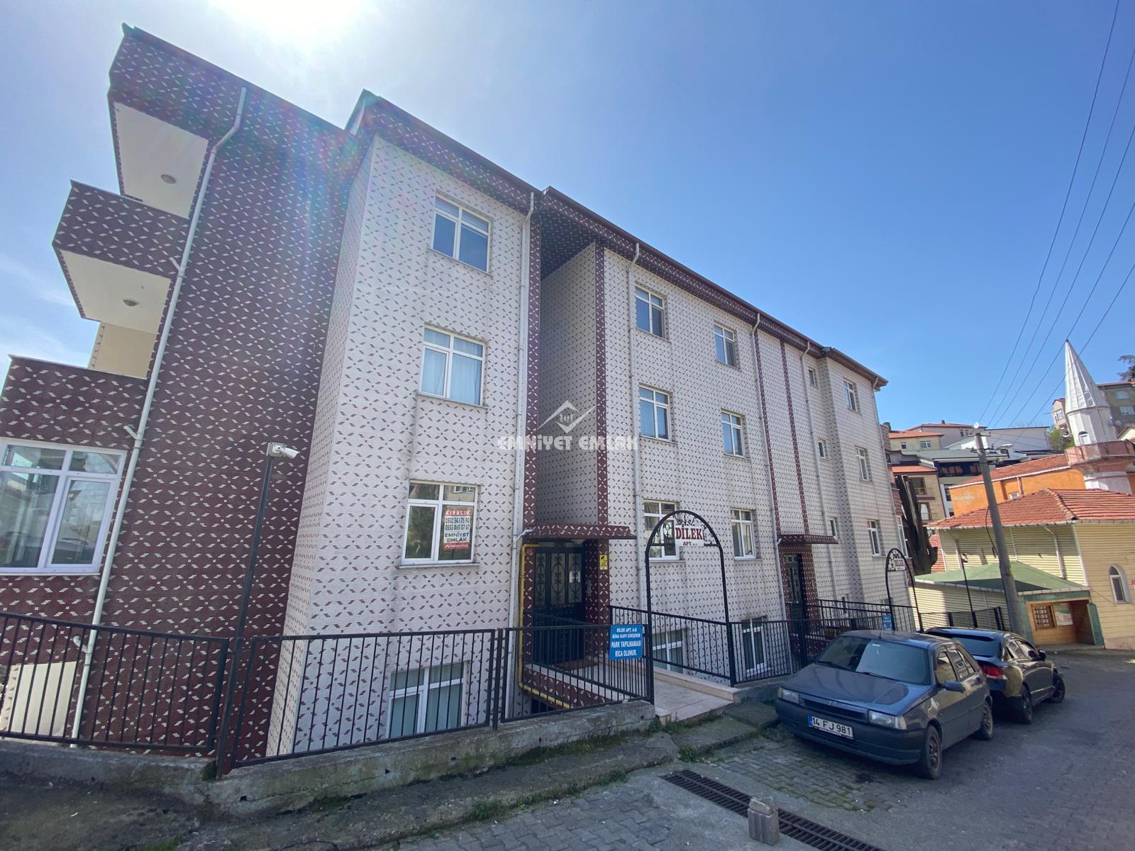 EREĞLİ AKARCA MAHALLESİ ÇARŞI MERKEZİ KONUMDA KİRALIK 3+1 DAİRE