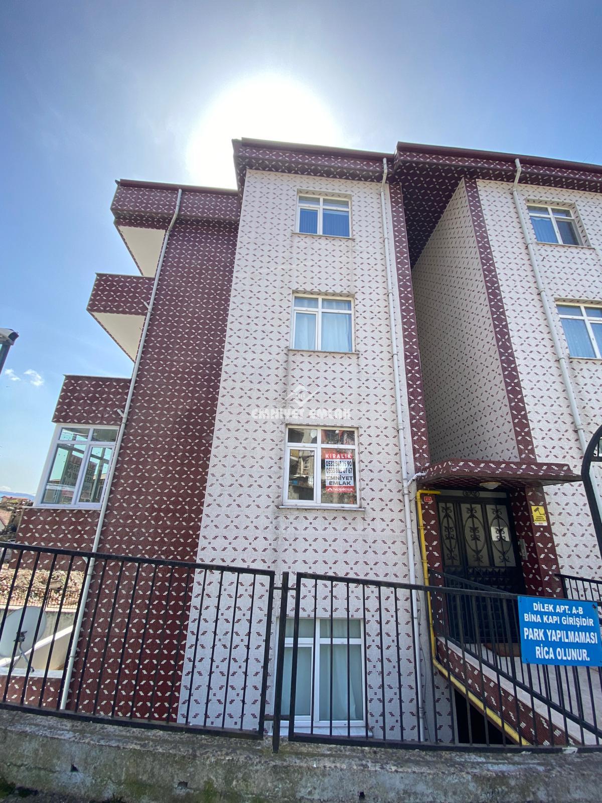 EREĞLİ AKARCA MAHALLESİ ÇARŞI MERKEZİ KONUMDA KİRALIK 3+1 DAİRE