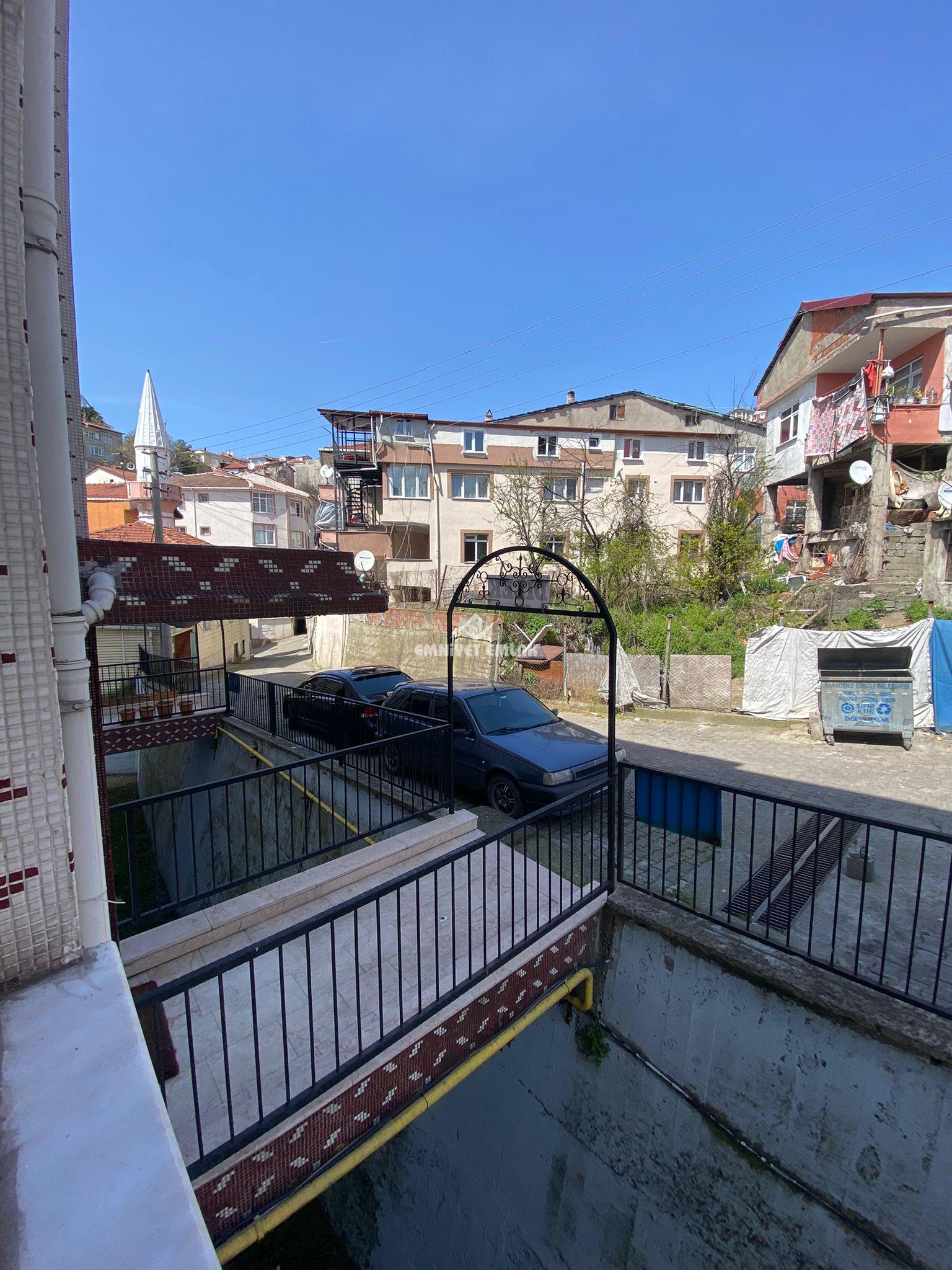 EREĞLİ AKARCA MAHALLESİ ÇARŞI MERKEZİ KONUMDA KİRALIK 3+1 DAİRE