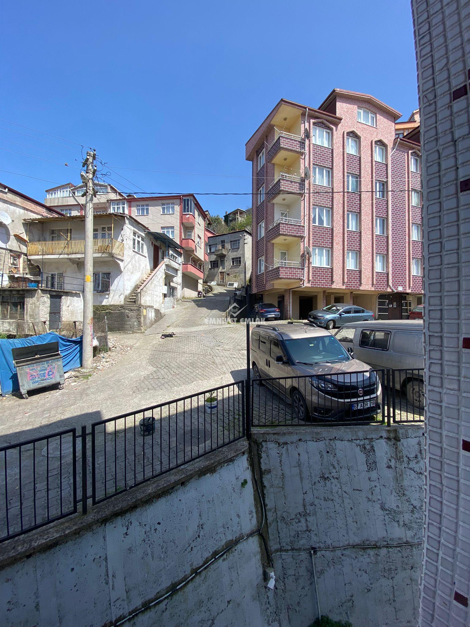 EREĞLİ AKARCA MAHALLESİ ÇARŞI MERKEZİ KONUMDA KİRALIK 3+1 DAİRE