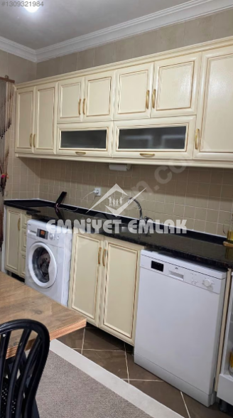 Hatip Sokak’ta Geniş, Ferah 2+1 Daire – Merkezi Konumda, Çift Balkonlu