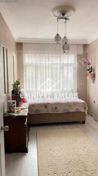 Hatip Sokak’ta Geniş, Ferah 2+1 Daire – Merkezi Konumda, Çift Balkonlu