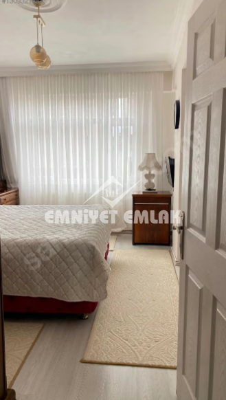 Hatip Sokak’ta Geniş, Ferah 2+1 Daire – Merkezi Konumda, Çift Balkonlu