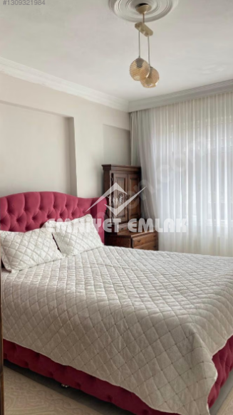 Hatip Sokak’ta Geniş, Ferah 2+1 Daire – Merkezi Konumda, Çift Balkonlu