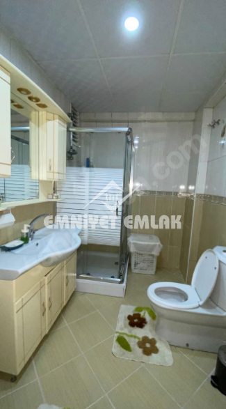 Hatip Sokak’ta Geniş, Ferah 2+1 Daire – Merkezi Konumda, Çift Balkonlu