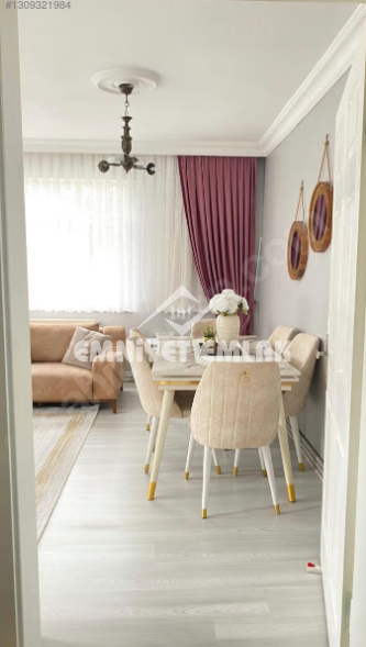 Hatip Sokak’ta Geniş, Ferah 2+1 Daire – Merkezi Konumda, Çift Balkonlu