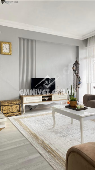 Hatip Sokak’ta Geniş, Ferah 2+1 Daire – Merkezi Konumda, Çift Balkonlu