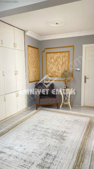 Hatip Sokak’ta Geniş, Ferah 2+1 Daire – Merkezi Konumda, Çift Balkonlu