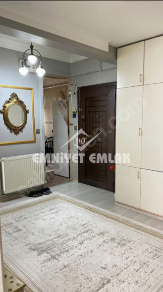 Hatip Sokak’ta Geniş, Ferah 2+1 Daire – Merkezi Konumda, Çift Balkonlu