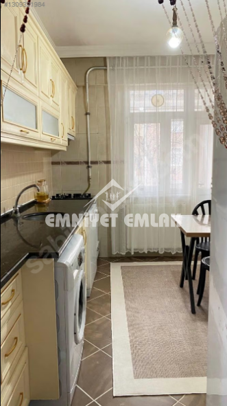 Hatip Sokak’ta Geniş, Ferah 2+1 Daire – Merkezi Konumda, Çift Balkonlu