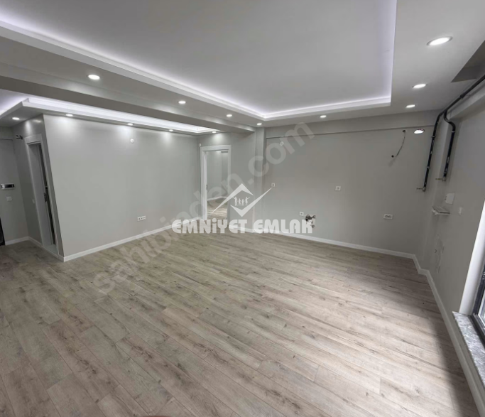 ÇARŞI MERKEZDE SATILIK GENİŞ 1+1 FIRSAT DAİRESİ