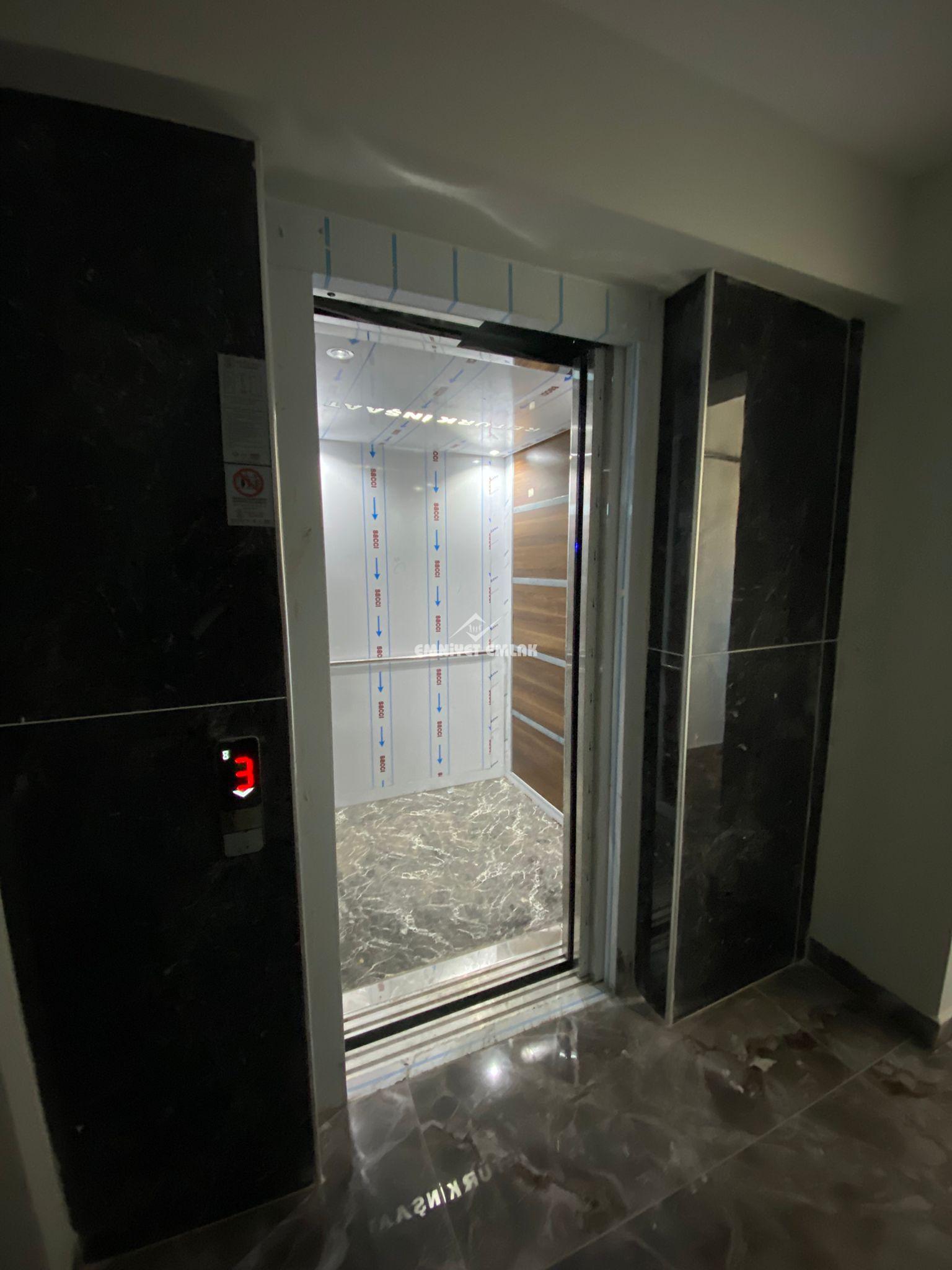 KEMER MEVKİİ’NDE SIFIR 1+1 EŞYALI KİRALIK DAİRE