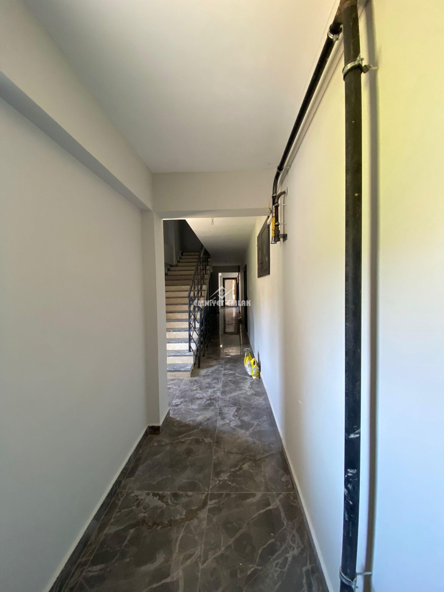 KEMER MEVKİİ’NDE SIFIR 1+1 EŞYALI KİRALIK DAİRE